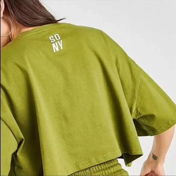 Supply & DEMAND GREEN OVERSIZED CROP TOP - Picture 2 of 8